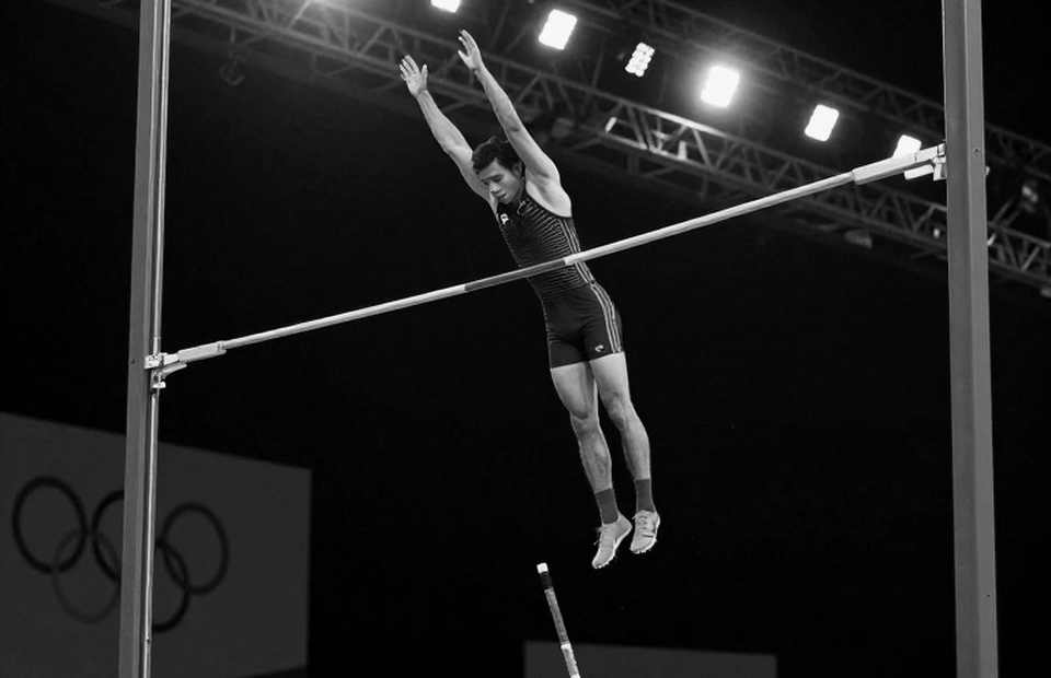 Ingebrigtsen and Mahuchikh Win the Opening Night of Athletics' Richest Show: Two Olympic Champions, Two Wins Without Touching the Ceiling