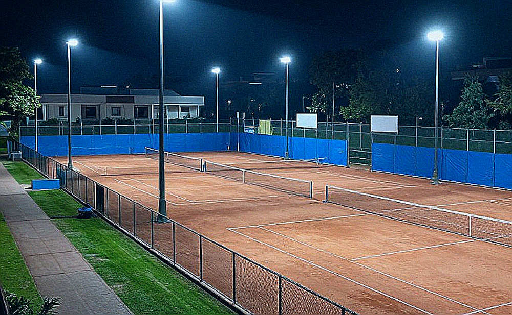 Alcaraz và Sabalenka trò chuyện vui vẻ trên sân tập US Open 2026, khoảnh khắc hài hước về mái tóc mới sau chấn thương