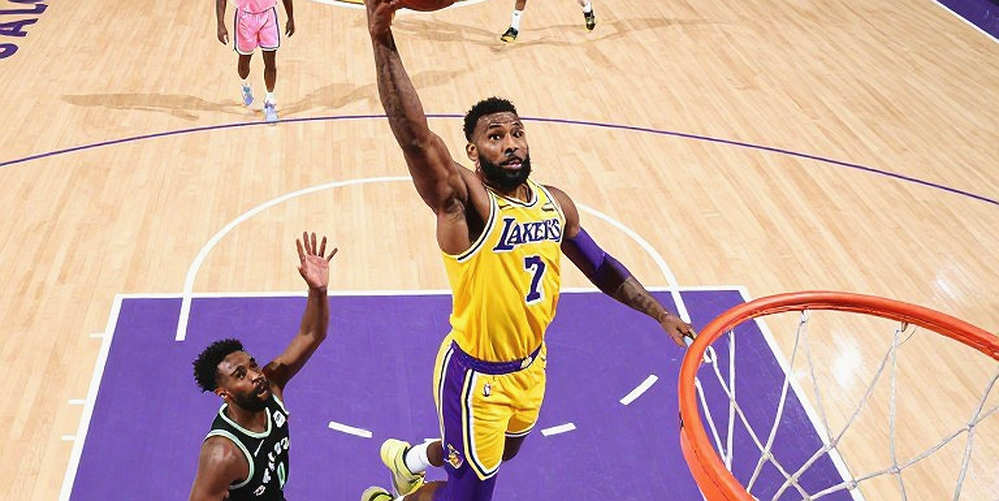 Lonzo Ball and the 3.9 Assists: A Former No. 2 Pick Still Waiting for a Call