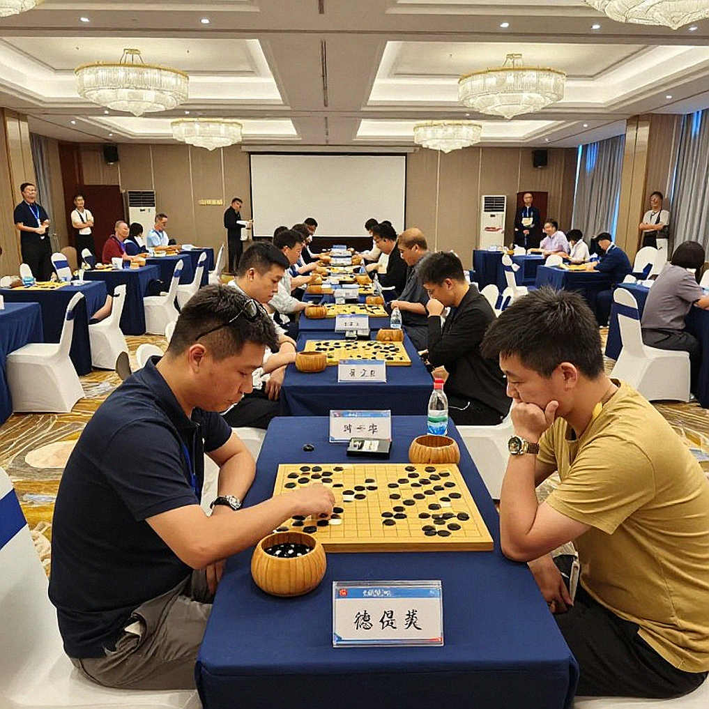 Carlsen hiếm hoi khen ngợi Javokhir Sindarov: Ván hòa đặc sắc tại Global Chess League 2026