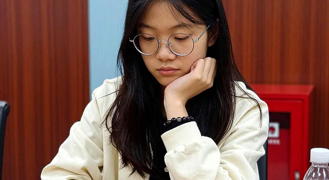 Ván cờ thứ 49 ở Bengaluru: Firouzja hạ Carlsen và bài học về chiếc đồng hồ