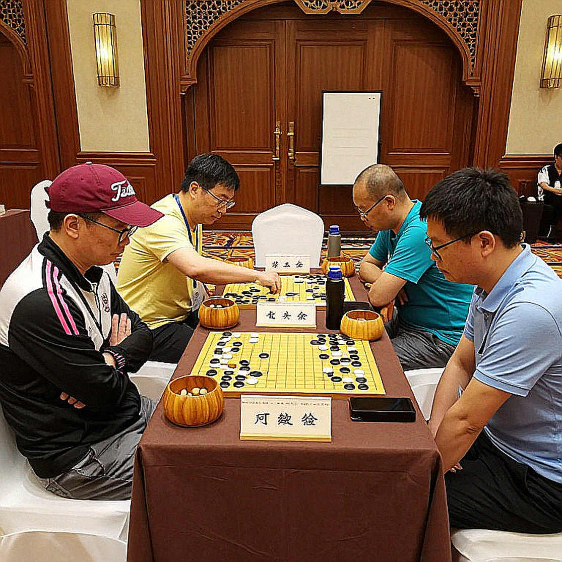 GCL 2026: Nepomniachtchi bóp nghẹt Carlsen, không thắng được, rồi vượt qua Sindarov nhờ giờ