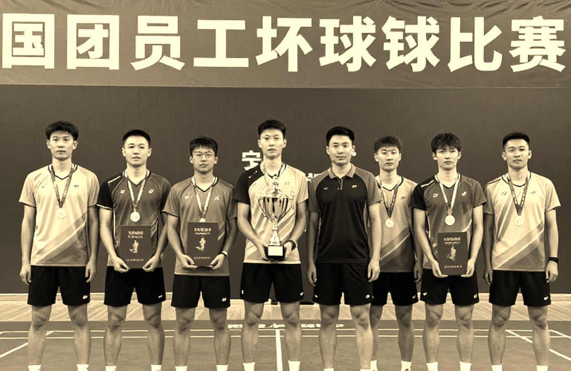 Cổ tay mỏng và tiếng vỗ tay ngắn: Thùy Linh dừng bước trước ngôi sao 19 tuổi Trung Quốc